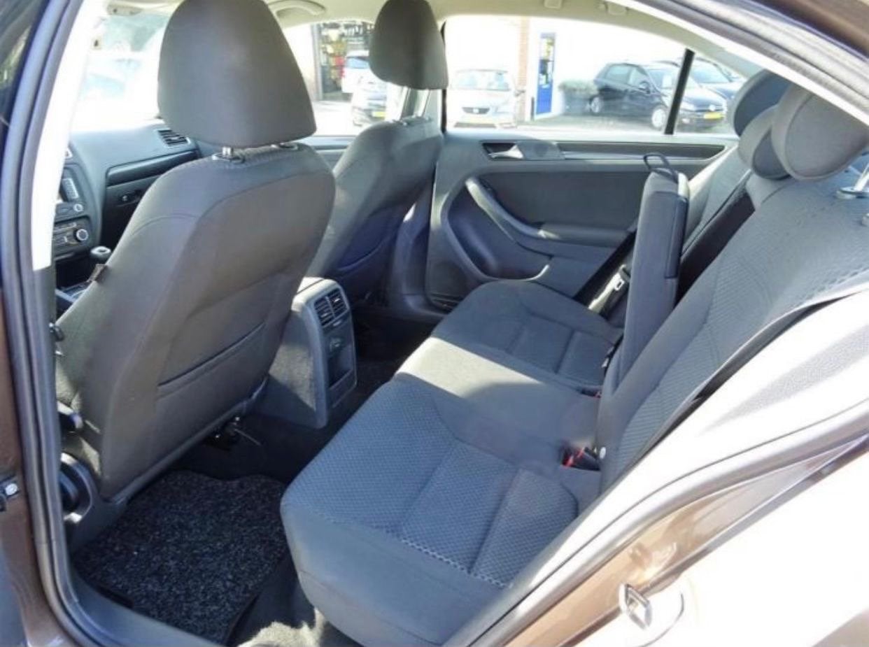Foto 3 van Volkswagen Jetta 1.2TSI 77KW H6 2012 Bruin