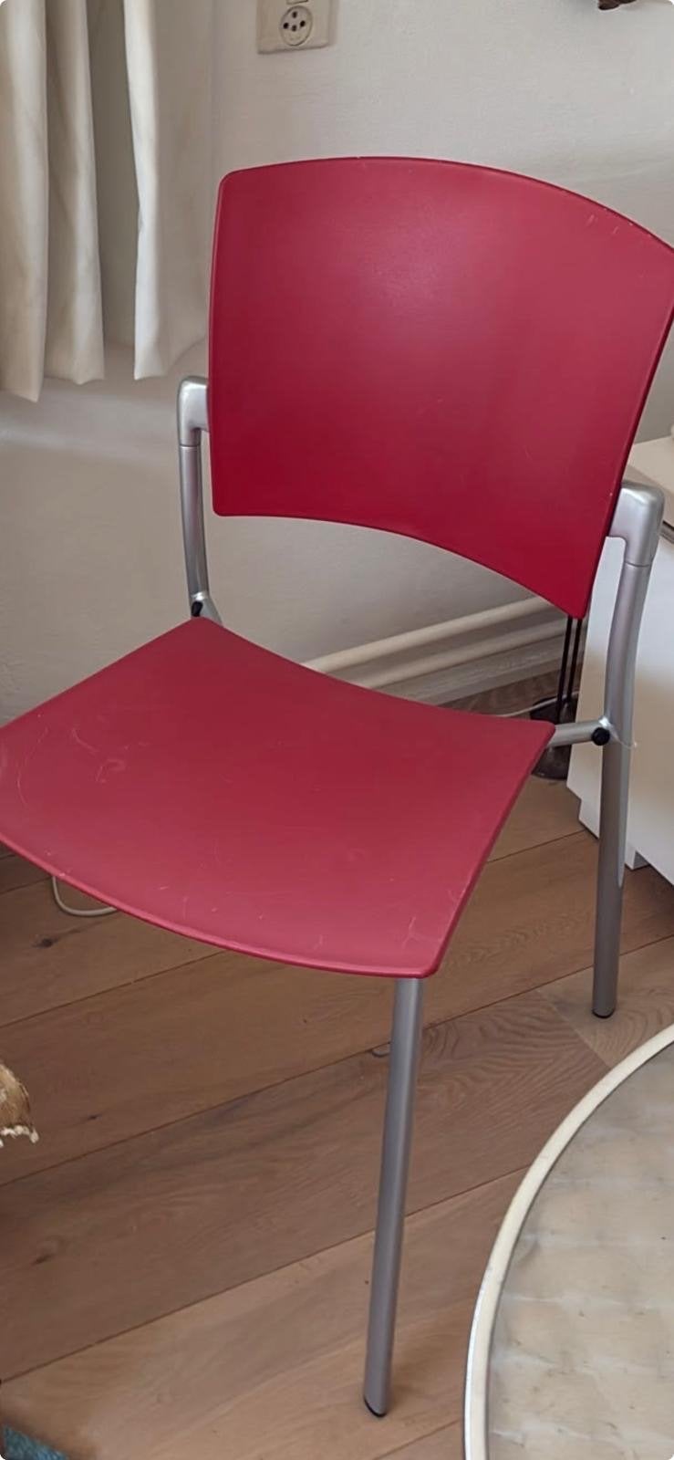Moderne rode stoel met metalen frame, Ophalen, Kunststof, Gebruikt, Eén