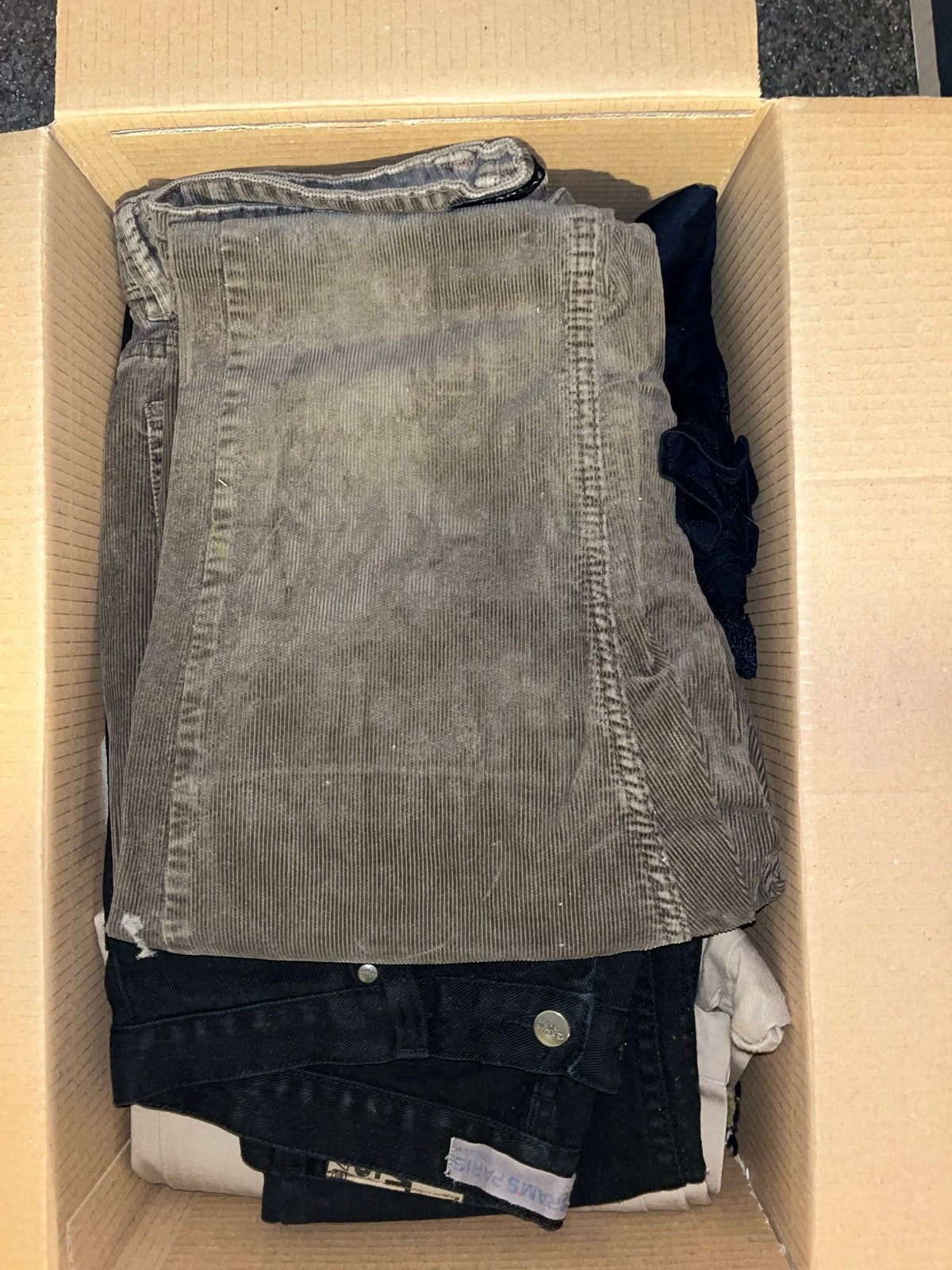 2 dozen Kleding: spijkerbroeken, corduroy broek, blouse, Ophalen, Gedragen, Maat 38/40 (M)