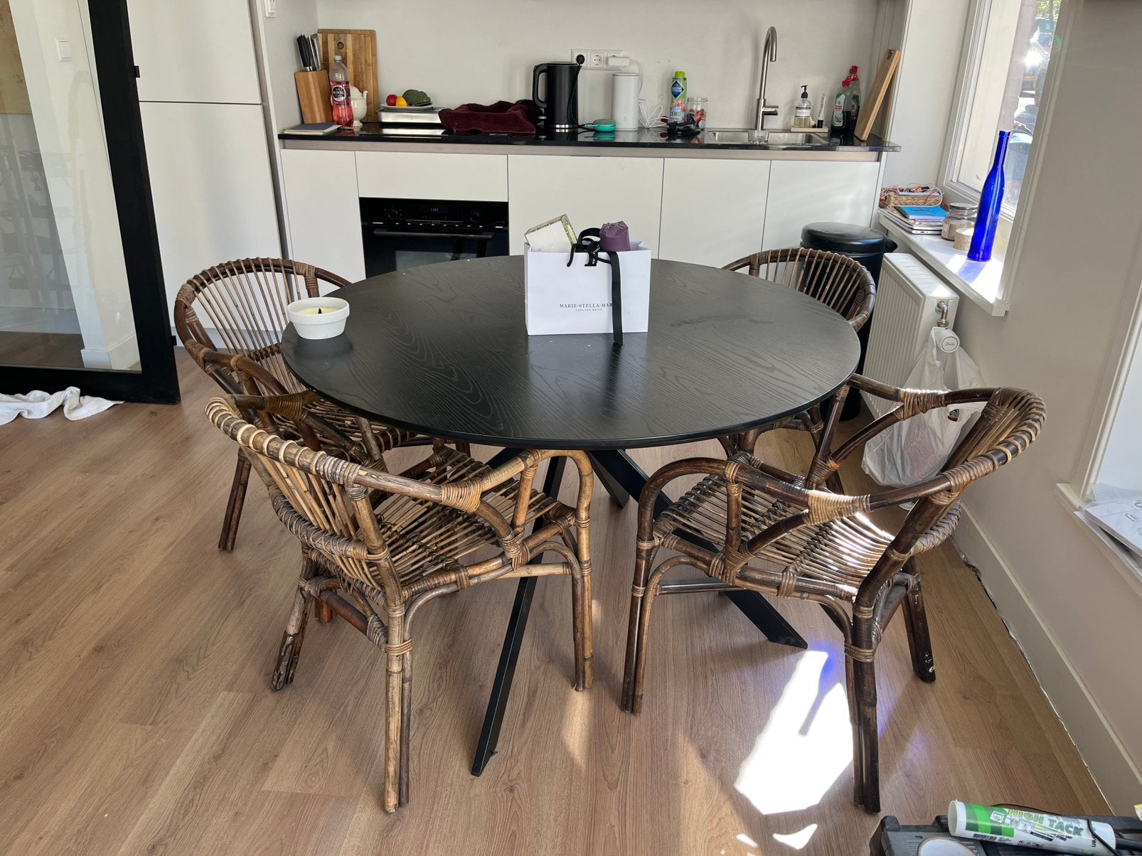 Eetkamertafel - Ronde tafel - Sissy Boy, Ophalen, Zo goed als nieuw, 4 tot 6 stoelen