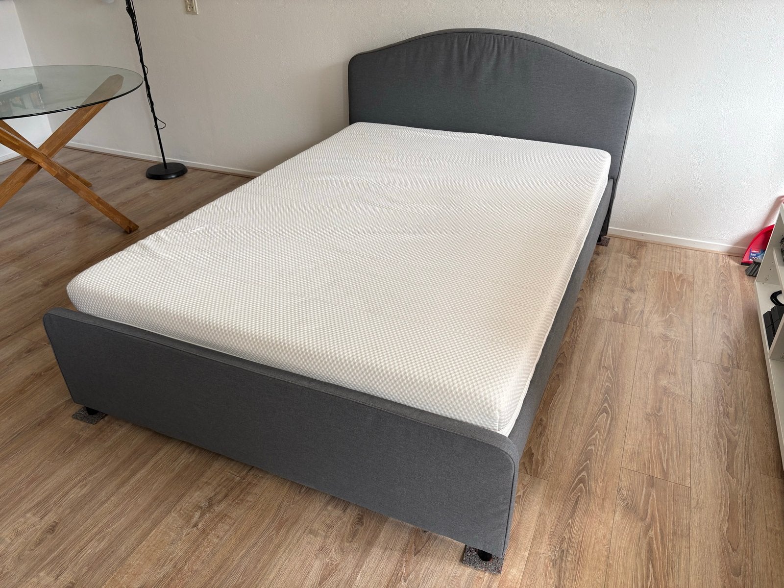 IKEA Hauga bed (140x200). Åkrehamn matras en Grusnarv hoes, Ophalen, Gebruikt, 140 cm, Bedbodem