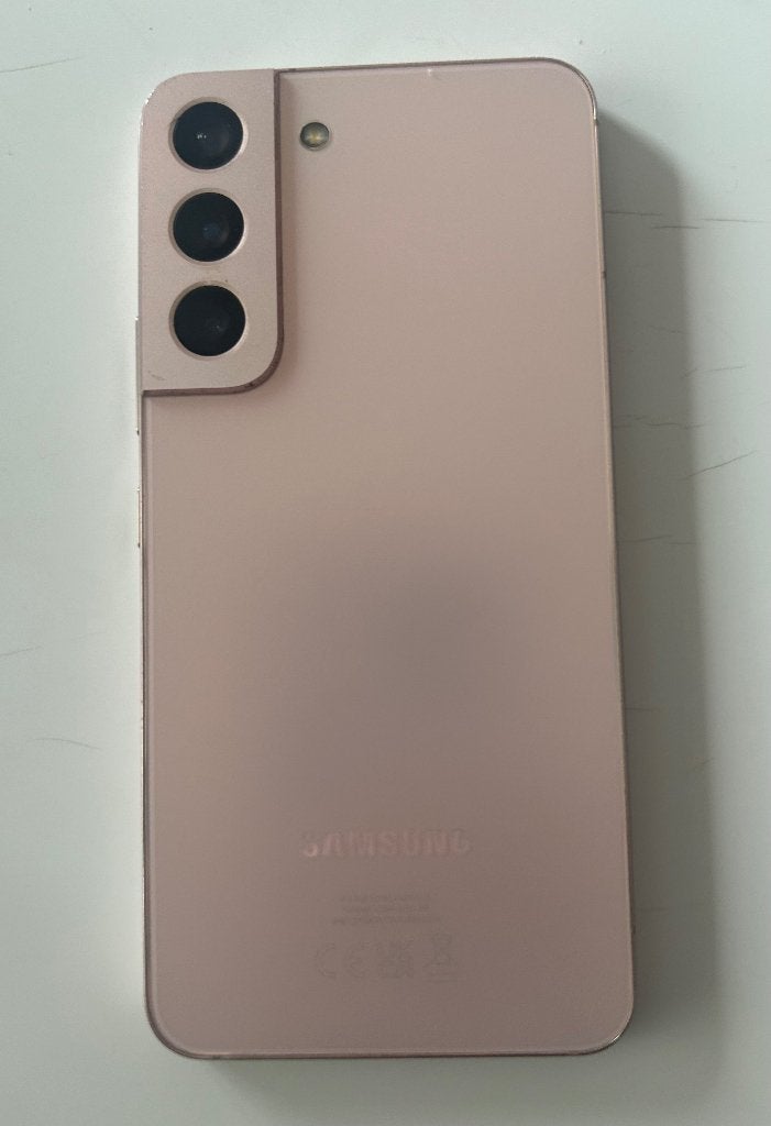 Foto 3 van En ZGAN Samsung S22 met 128gb goud Te koop te ruilen