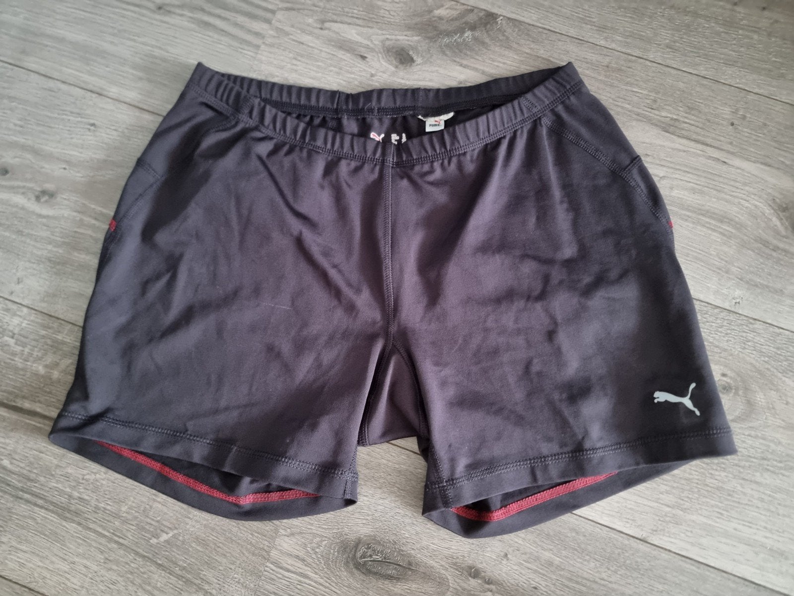 Grijs dames korte hardloopbroek Puma, maat 40 (MB5), Ophalen of Verzenden, Zo goed als nieuw, Maat 38/40 (M), Grijs