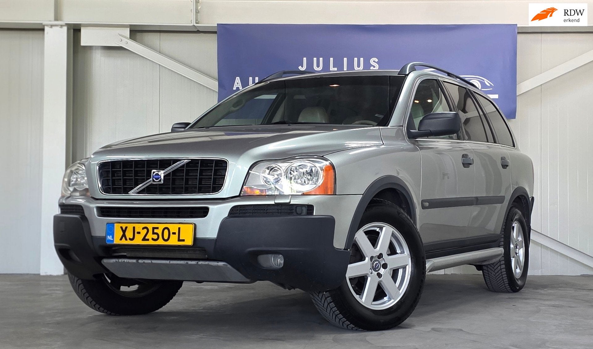 Volvo XC90 2.5 T Exclusive 7P Xenon Trekhaak Premium Audio G, Gebruikt, Beige, 7 stoelen, 2521 cc