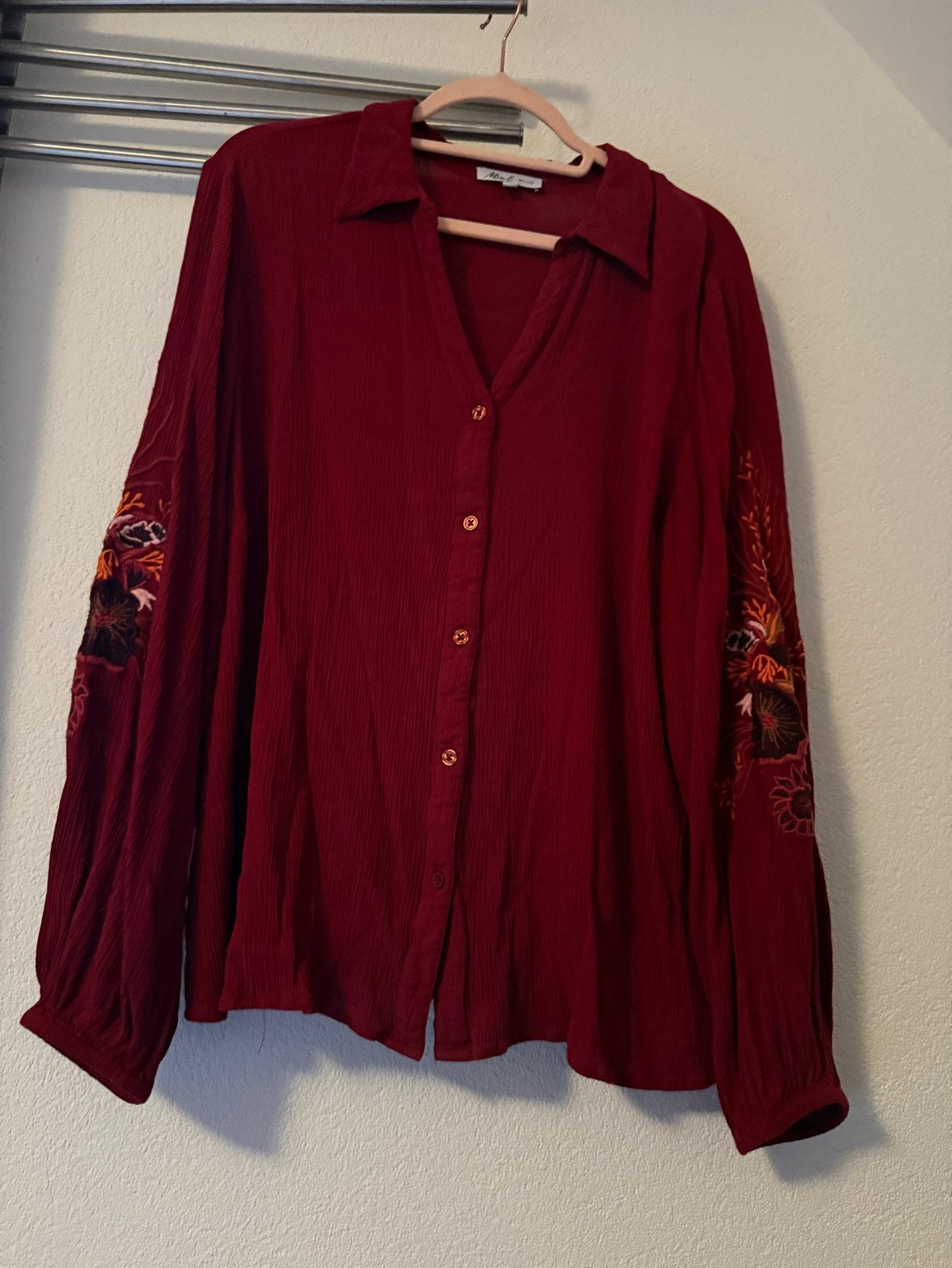 Wijnrode viscose blouse Miss Etam met bloemen - Maat 48, Ophalen of Verzenden, Zo goed als nieuw, Maat 46/48 (XL) of groter, Rood