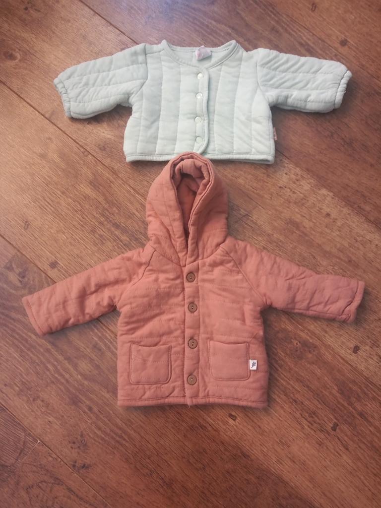 Baby jassen: 1 winterjas en 1 zomerjas, Kinderen en Baby's, Babykleding | Maat 50, Ophalen of Verzenden, Gebruikt, Jongetje of Meisje