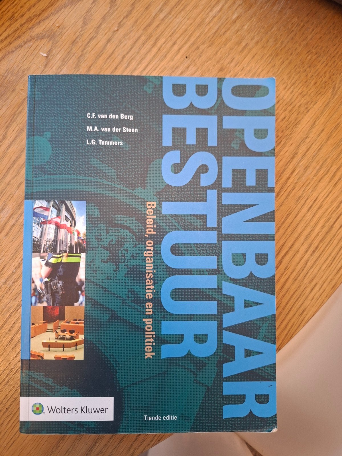 Studieboek Openbaar Bestuur: Beleid, organisatie en politiek, Boeken, Studieboeken en Cursussen, Zo goed als nieuw, Gamma, C.F. van den Berg, M.A. van der Steen, L.G. Tummers