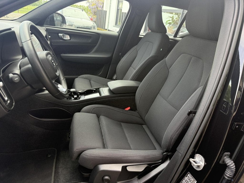 Volvo XC40 Recharge Core 70 kWh SOH 93% *ALL-IN PRIJS*, 12 maanden, Stof, Gebruikt, Zwart