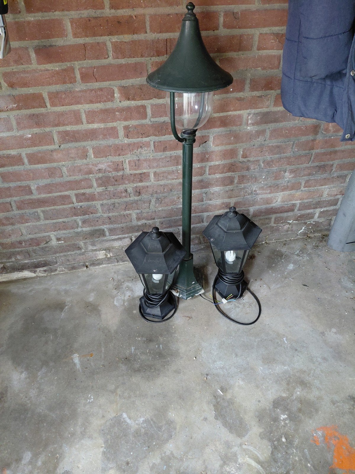 Set van 3 klassieke tuinlampen - staand en grond, Ophalen, Overige materialen, Gebruikt, Minder dan 50 watt