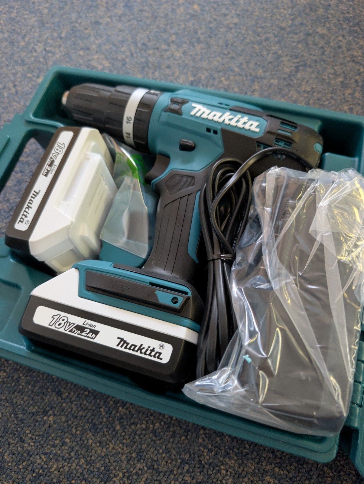 Makita Klopboormachine (NIEUW) met 2 accu's + lader, Ophalen of Verzenden, Nieuw, Boor- en Schroefmachine, Variabele snelheid