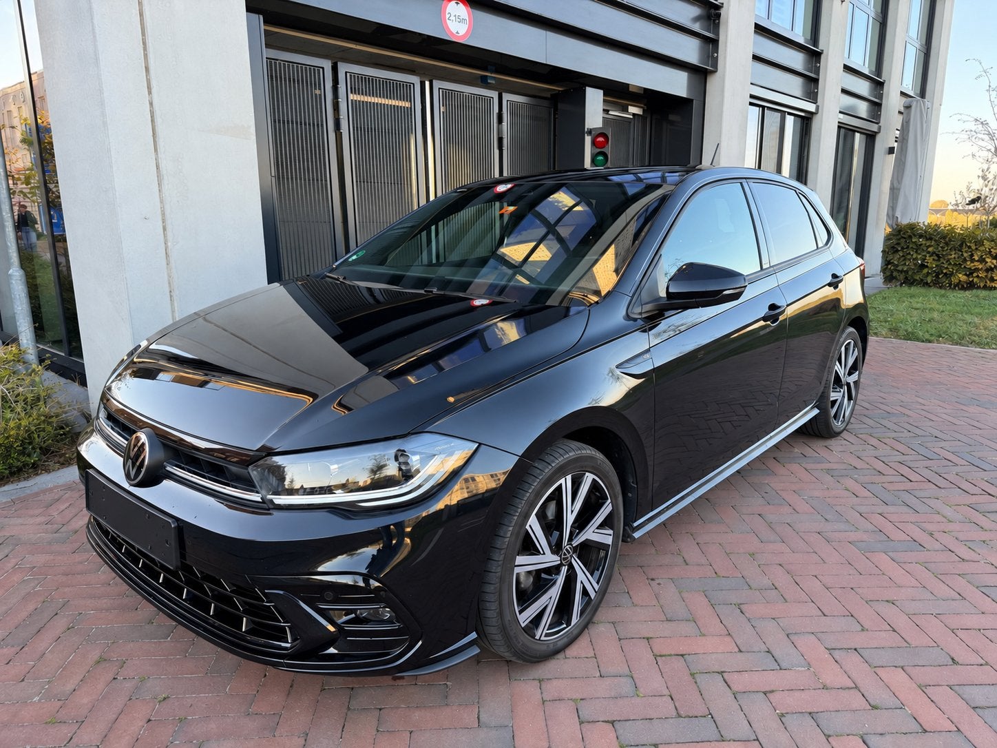 Volkswagen Polo R Line | Pano | Dsg | IQ | Camera, Automaat, Zwart, Zwart, Particulier
