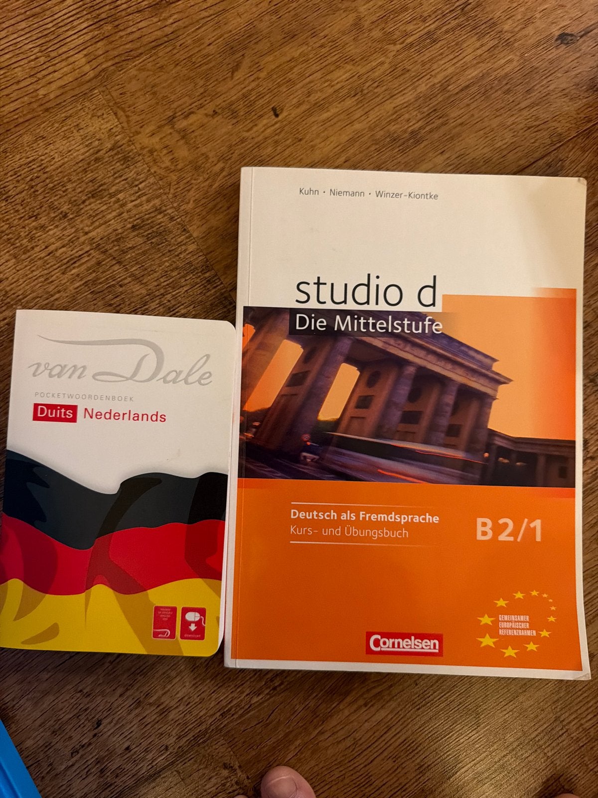 Van Dale Pocketwoordenboek Duits-Nederlands & Studio d B2/1, Ophalen, Zo goed als nieuw, Non-fictie