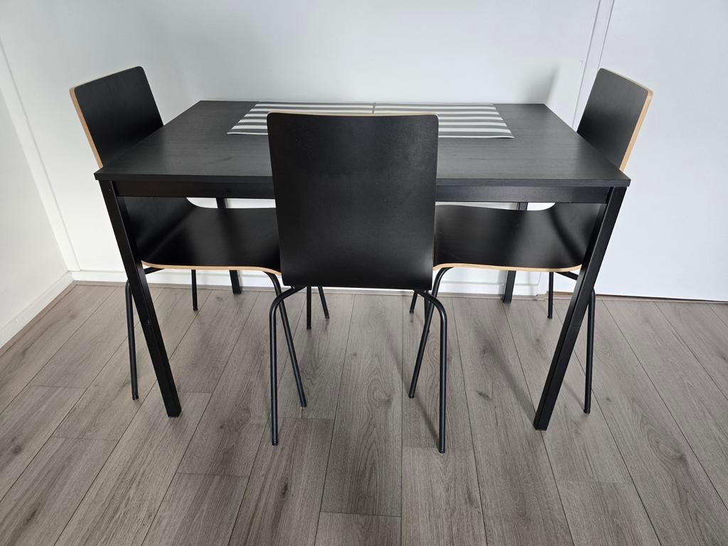 IKEA tafel met 3 stoelen in goed staat, Ophalen of Verzenden, Zo goed als nieuw, 4 tot 6 stoelen