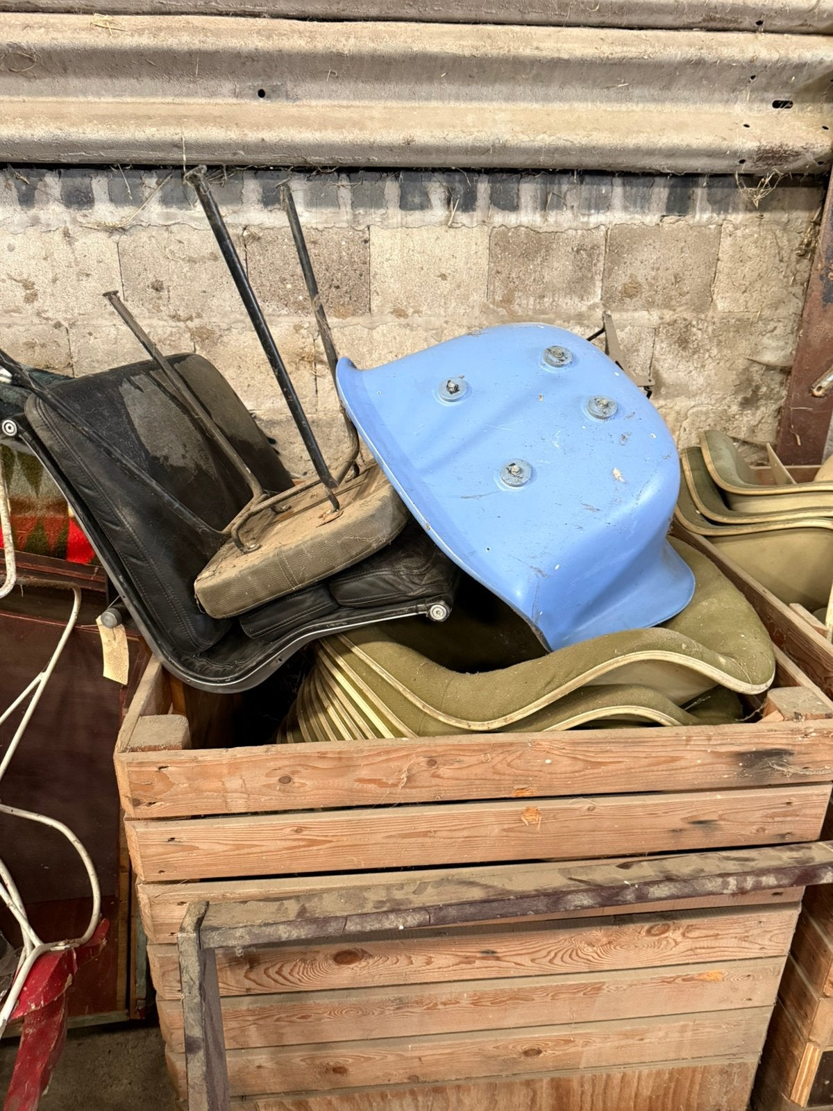 Partij Eames 3 kisten met eifeltoren base MOET WEG BARNSALE, Ophalen, Gebruikt, Vijf, Zes of meer stoelen
