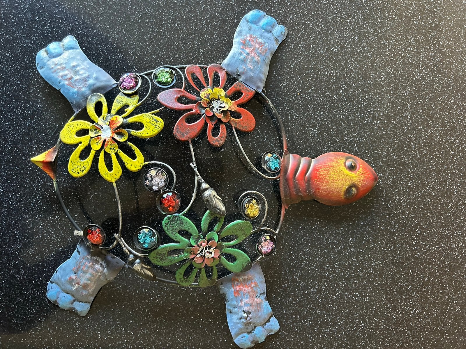Decoratieve metalen schildpad met bloemen en edelstenen, Meerkleurig, Overige stijlen, Ophalen of Verzenden, Zo goed als nieuw