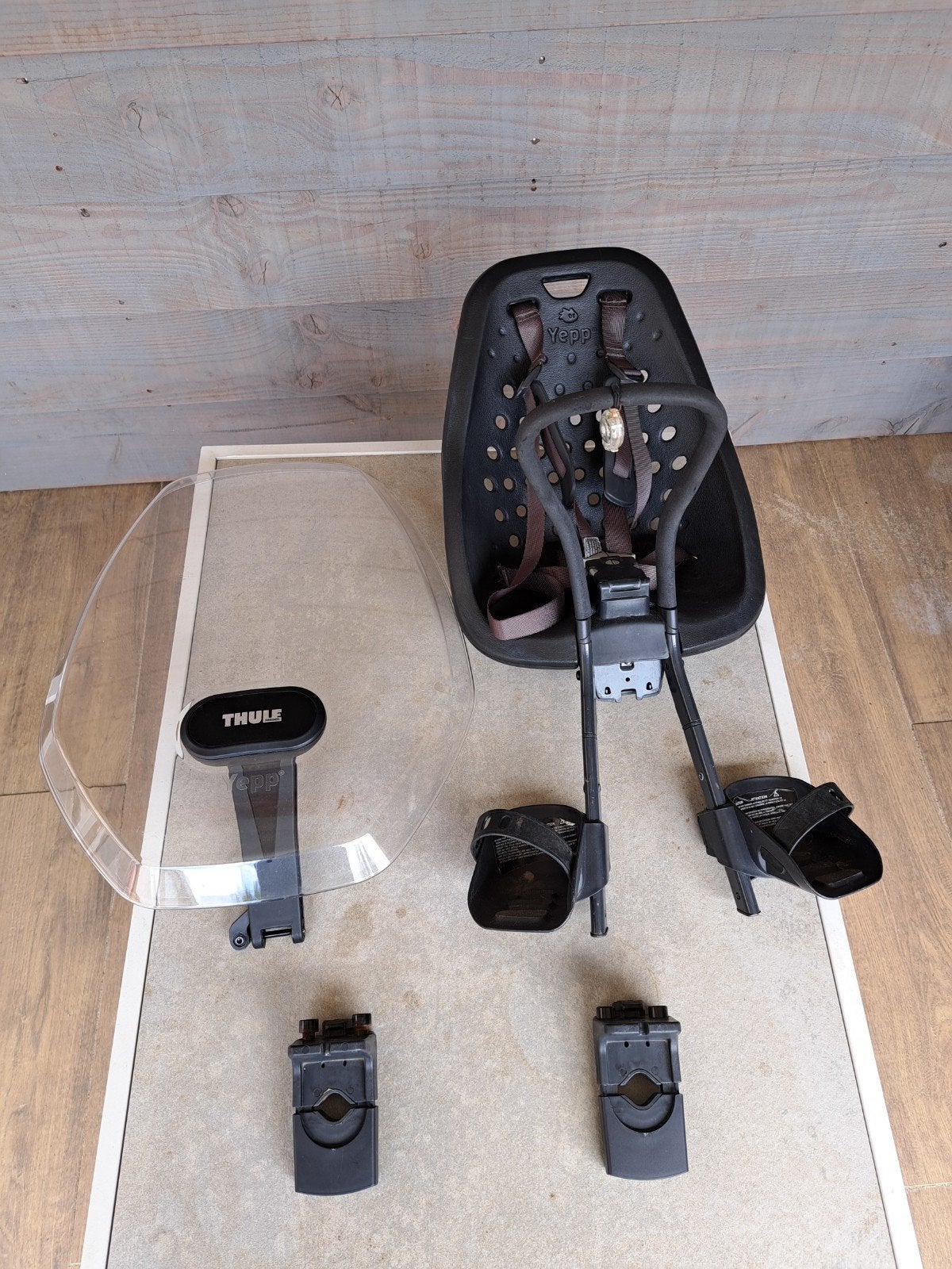 Yepp kinderzitje met Thule windscherm en 2 adapters, Yepp, Voorzitje, Ophalen of Verzenden, Gebruikt