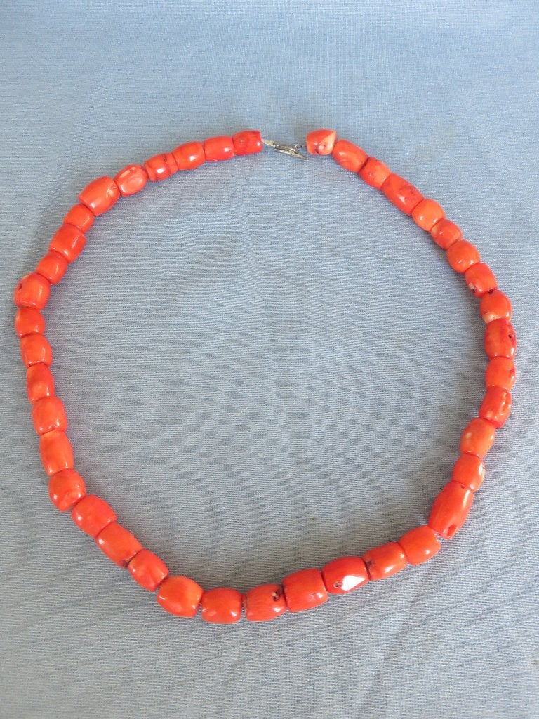 Bamboe koraal ketting met gepolijste kralen, Ophalen of Verzenden, Zo goed als nieuw, Rood, Steen of Mineraal
