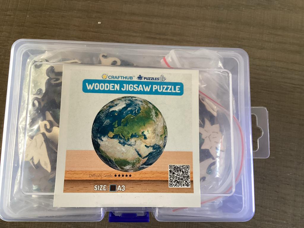 Houten puzzel van de aarde formaat  A3 met Leuke Figuurtjes, Hobby en Vrije tijd, Denksport en Puzzels, Nieuw, Legpuzzel, Minder dan 500 stukjes
