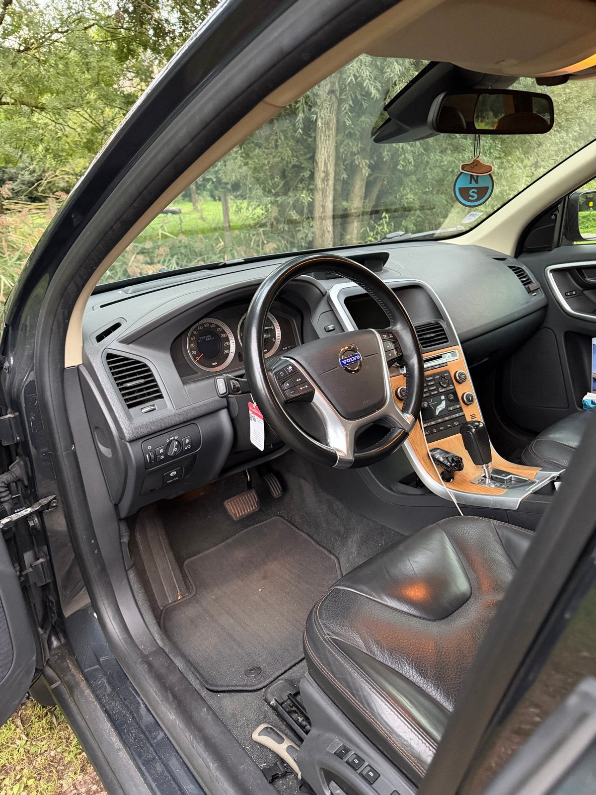 Volvo XC60 2.4 D5 AWD automaat 2009 youngtimer overland, Auto's, 197 €/maand, 2000 kg, Origineel Nederlands, 205 pk
