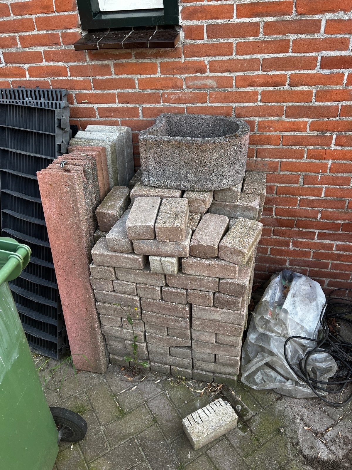 Bkk klinkers en opsluitbanden, Tuin en Terras, Ophalen, Gebruikt, Klinkers, Minder dan 5 m²