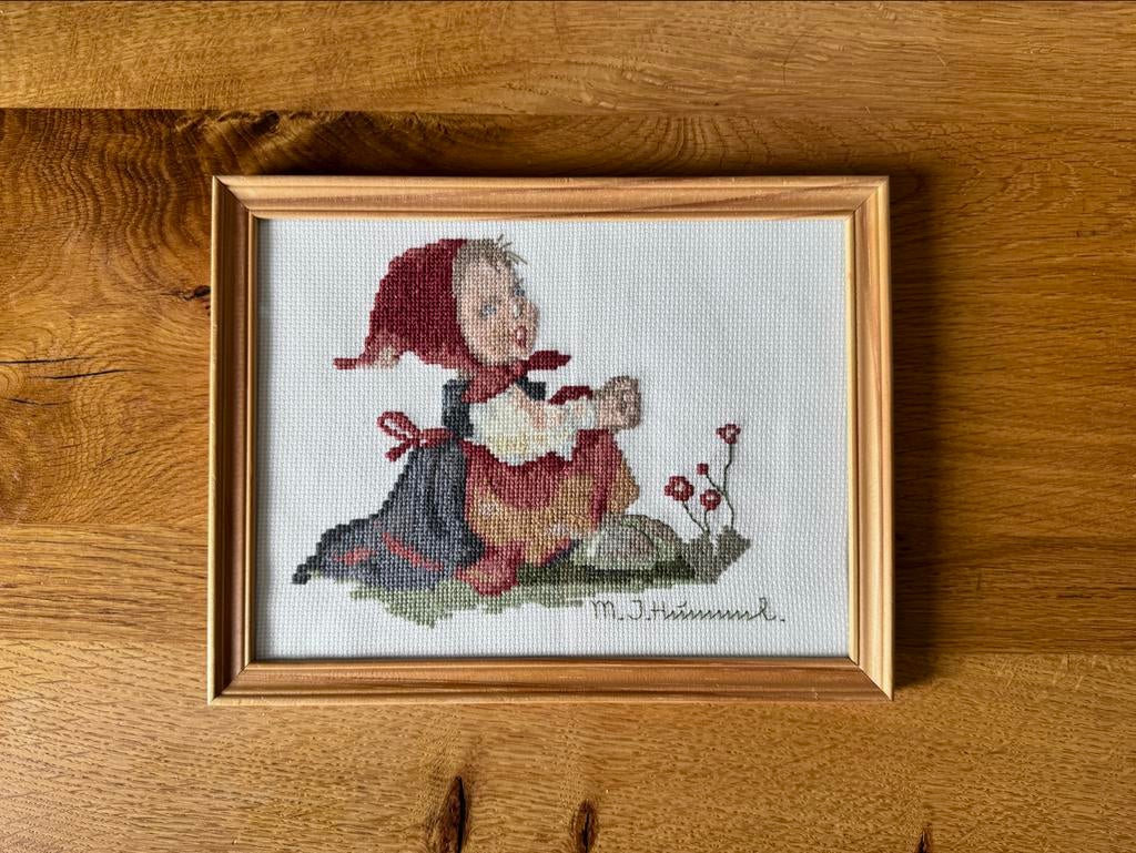 Ingelijste MJ Hummel kruissteek: Meisje met Vogel, Antiek en Kunst, Kunst | Tekeningen en Foto's, Verzenden
