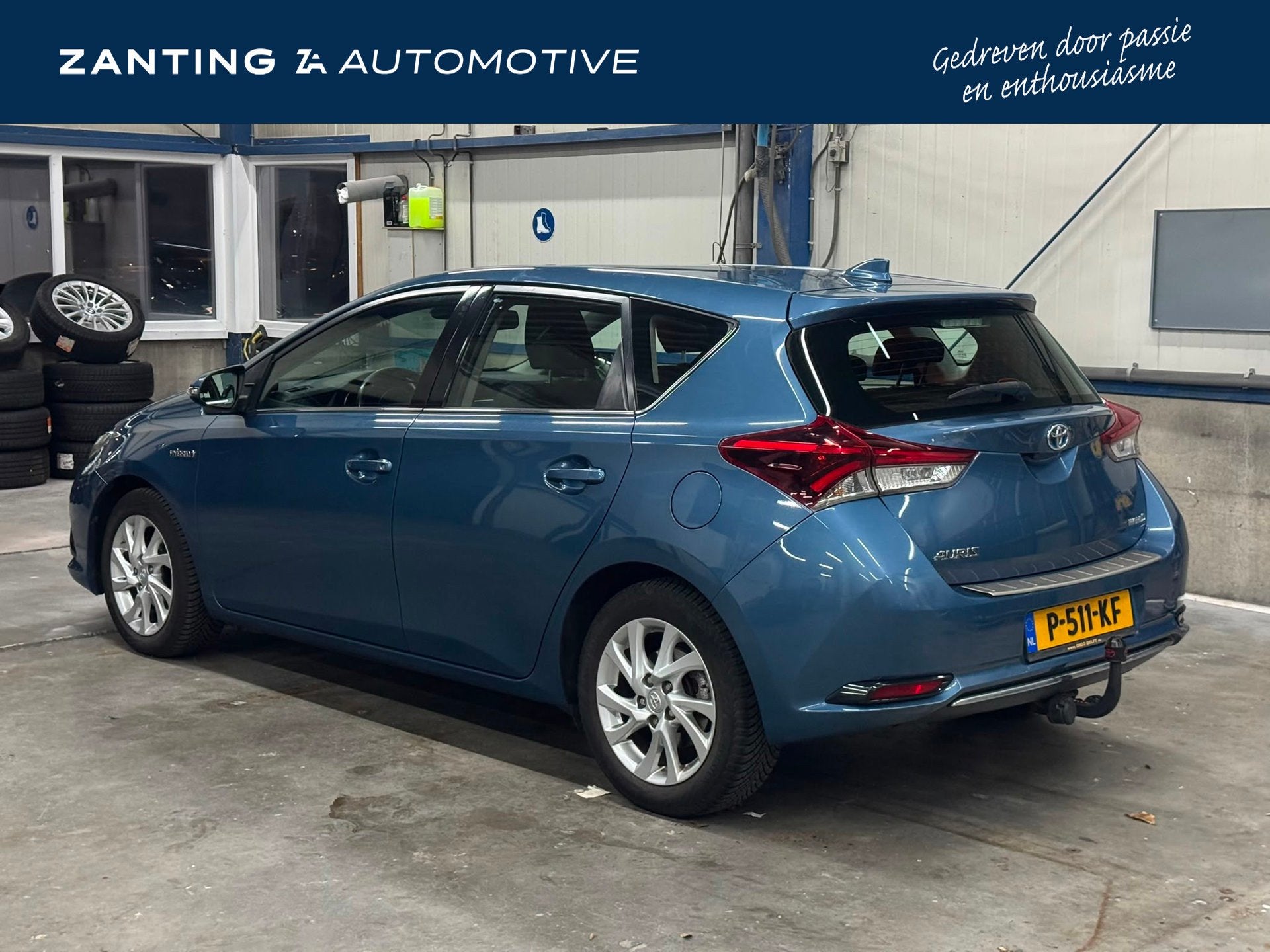 Toyota Auris 1.8 Hybrid Dynamic | Trekhaak | Camera | 4-Seas, Gebruikt, 4 cilinders, Blauw, Bedrijf