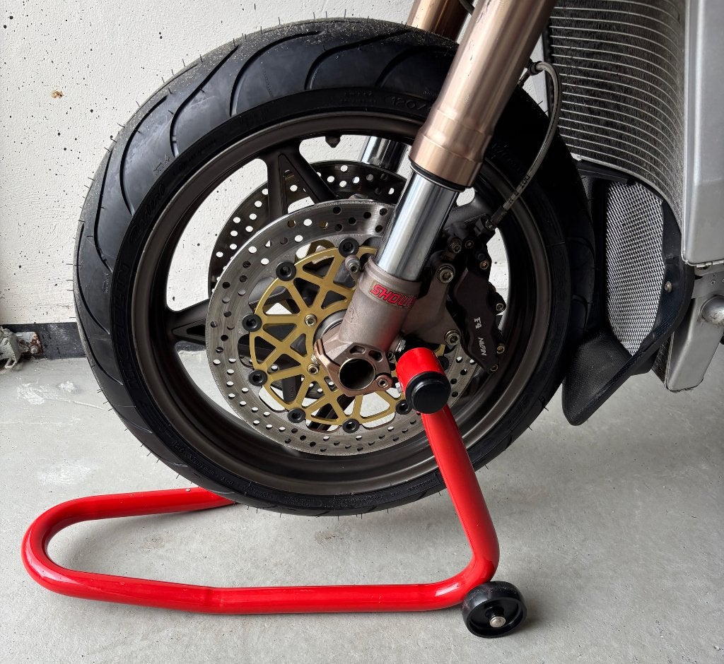 Paddockstand voorwiel MV agusta F4, Ophalen