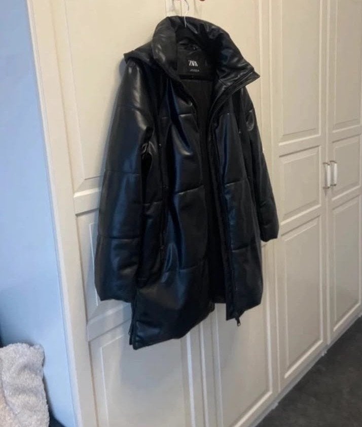 Zara Faux Leren Puffer Jas / Gewatteerde Winterjas Zwart, Ophalen, Gedragen, Maat 38/40 (M), Zwart
