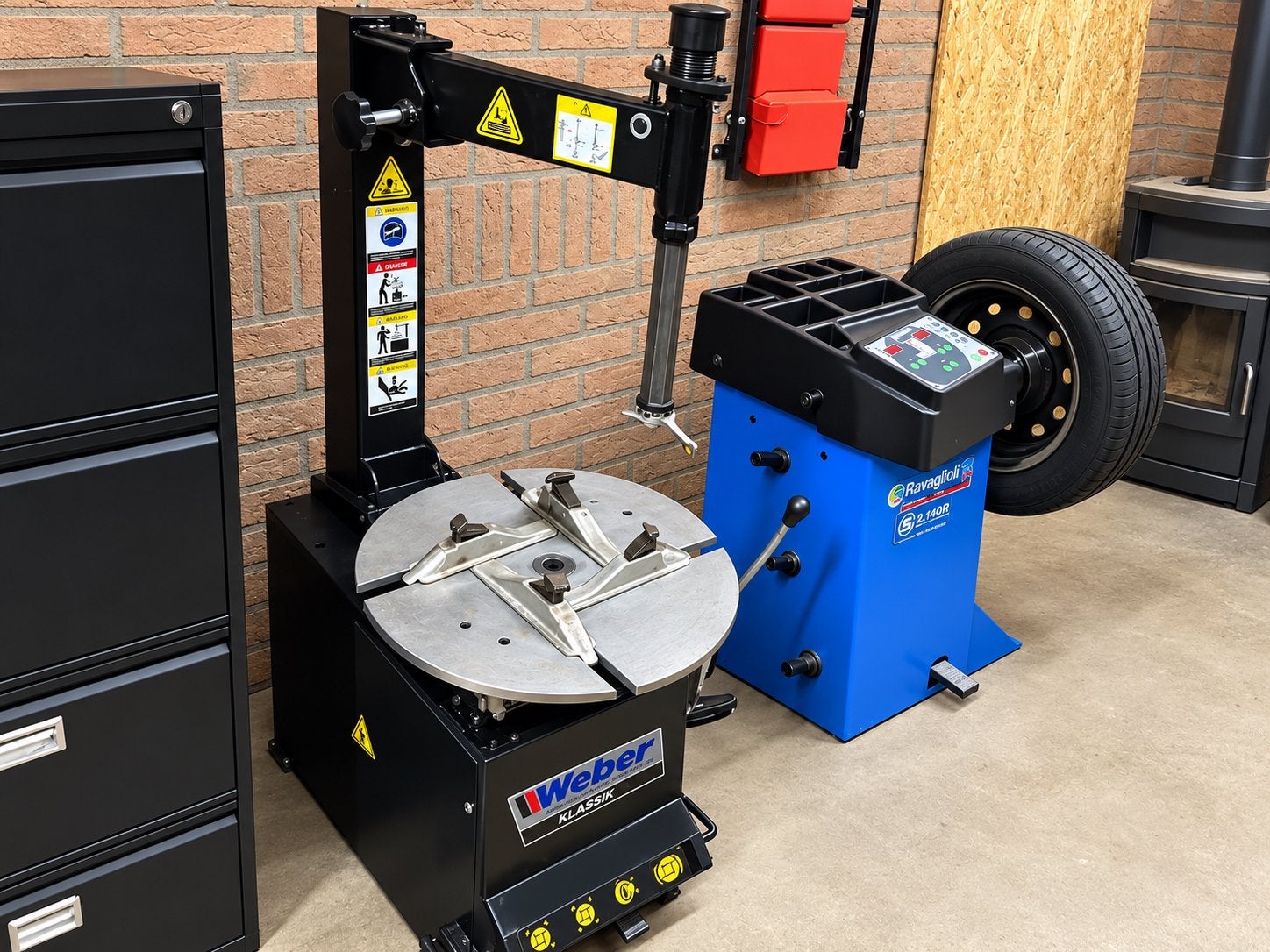 Bandenservice / reparatie / montage + balanceren, Auto diversen, Ophalen, Zo goed als nieuw