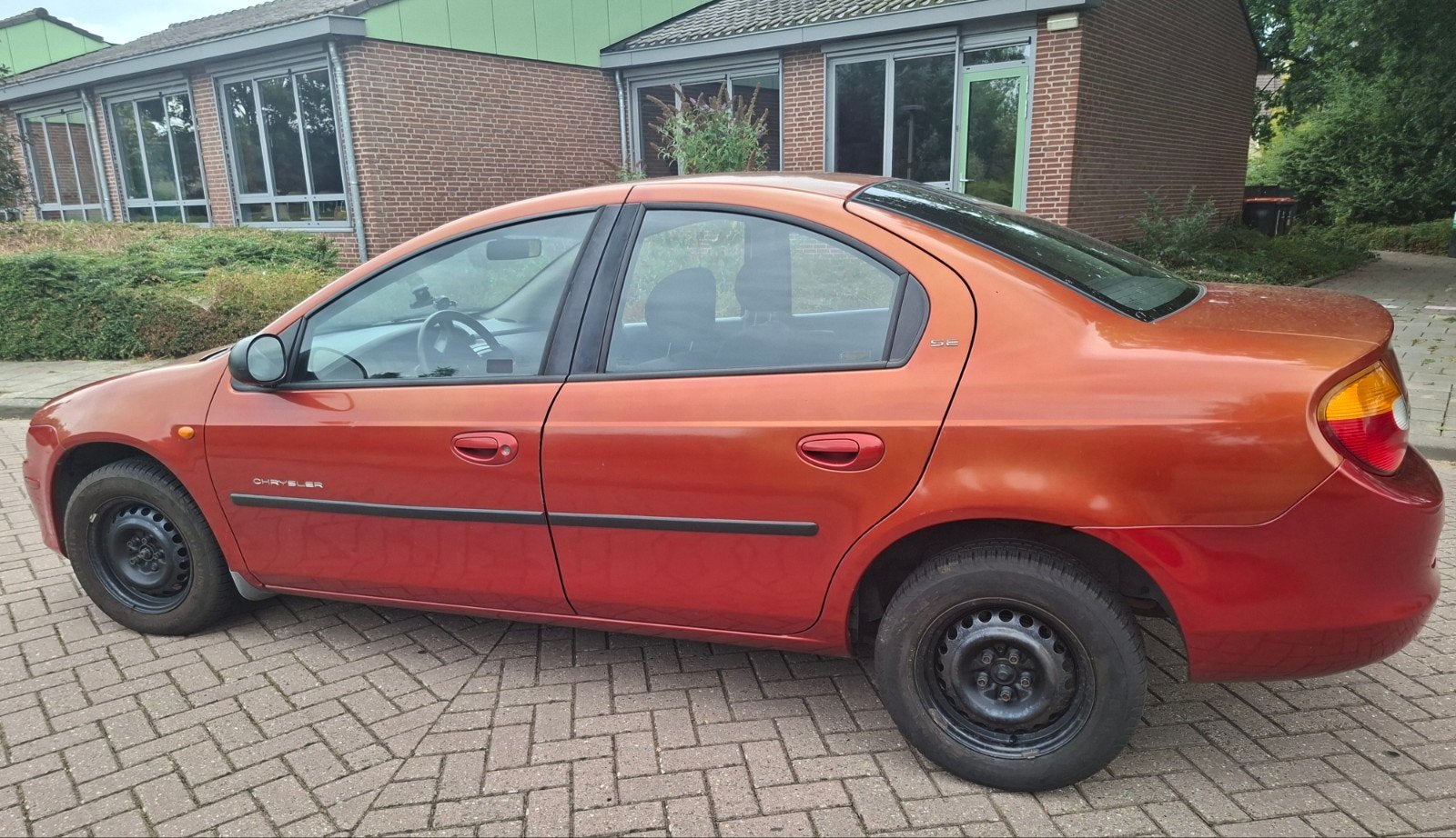 Chrysler Neon 2.0 I 16V AUT 2000 Rood, 450 kg, 4 cilinders, 49 €/maand, Origineel Nederlands