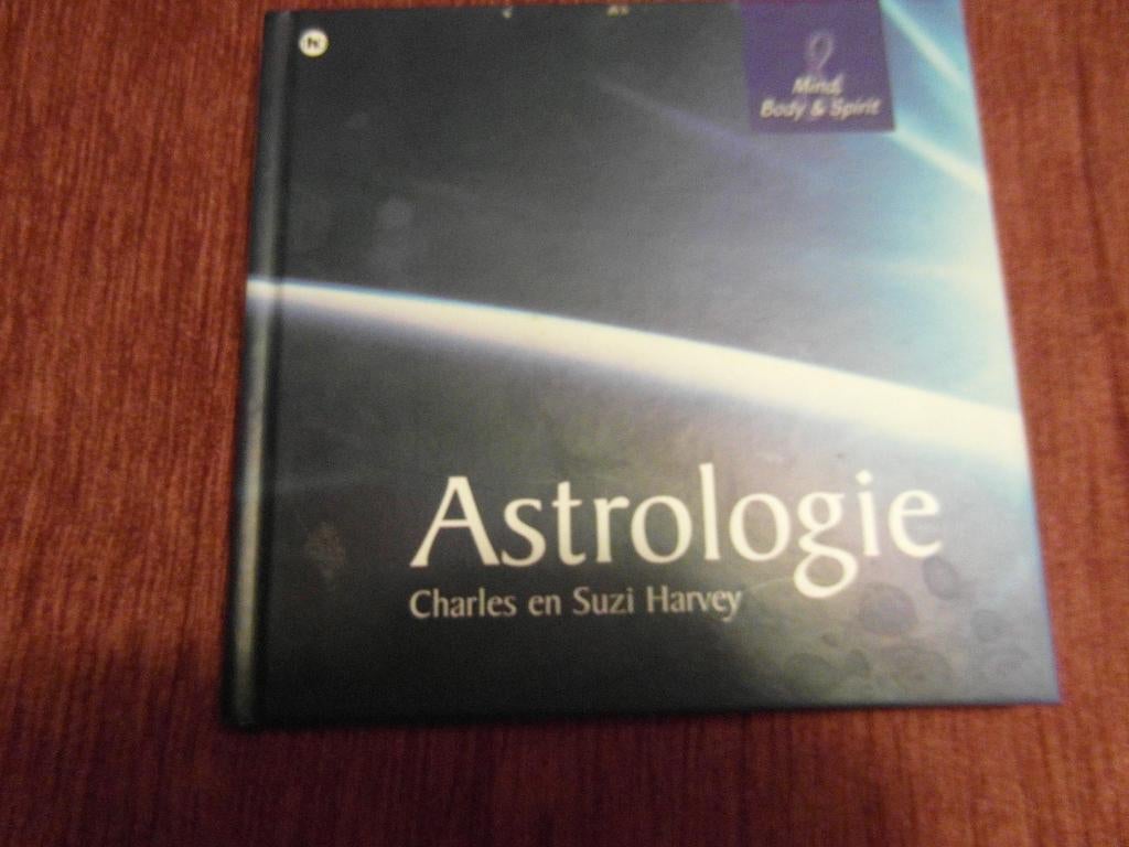 Astrologie boek, Ophalen of Verzenden, Zo goed als nieuw, Astrologie, Achtergrond en Informatie