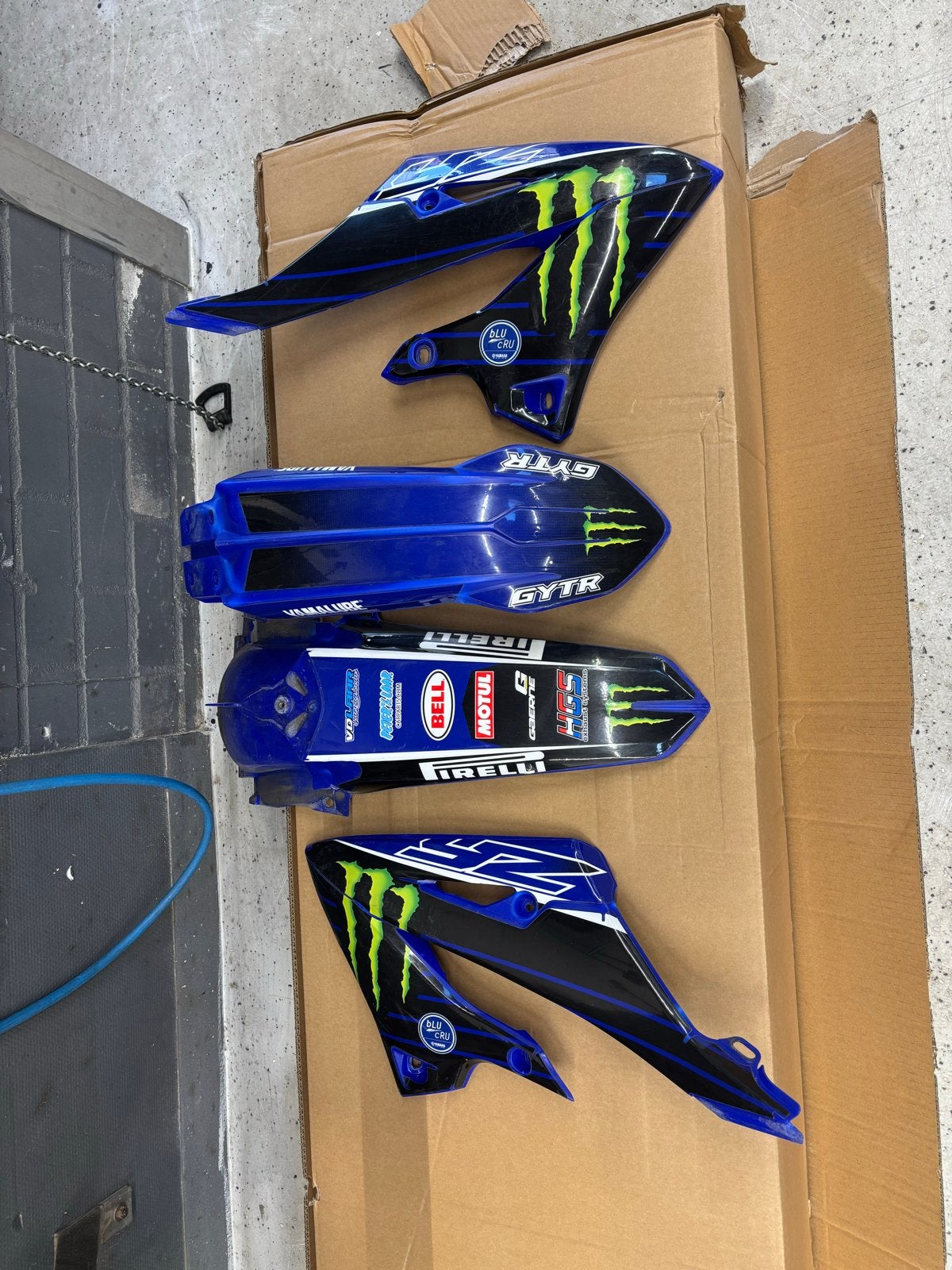 Yamaha YZ crosskappen set - Monster Energy stickers, Motoren, Ophalen of Verzenden, Gebruikt