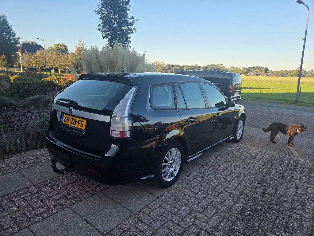 Saab 9-3 1.8 I Estate 2007 Zwart 122pk 1100 euro, Auto's, Dealer onderhouden, 4 cilinders, Origineel Nederlands, Handgeschakeld