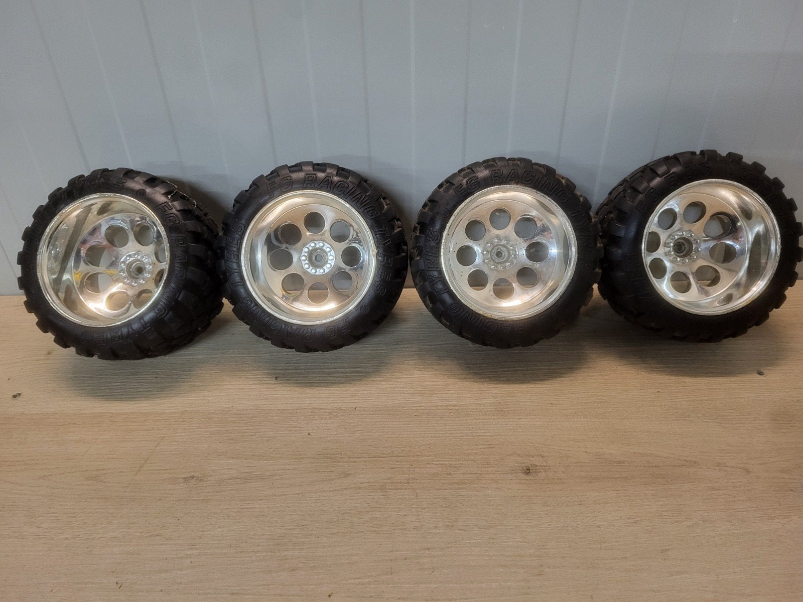 fg monstertruck wielen, Benzine, Ophalen of Verzenden, Zo goed als nieuw, Onderdeel