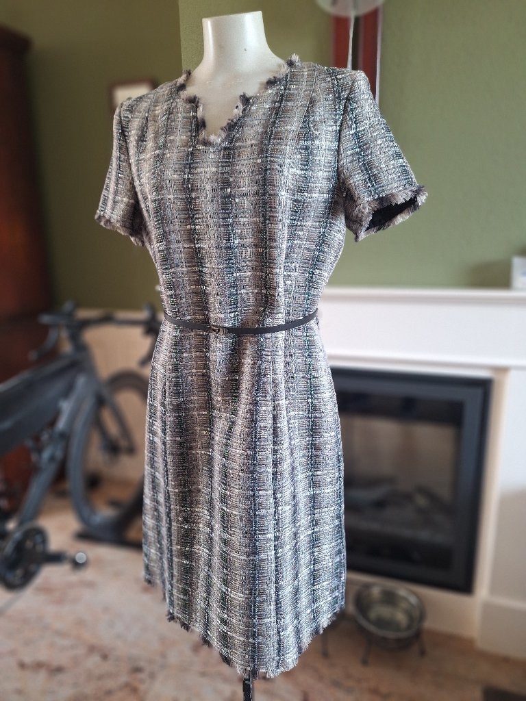 Caroline Biss wat dikkere gevoerde jurk van tweed 42, Kleding | Dames, Jurken, Verzenden, Maat 42/44 (L), Zo goed als nieuw, Knielengte