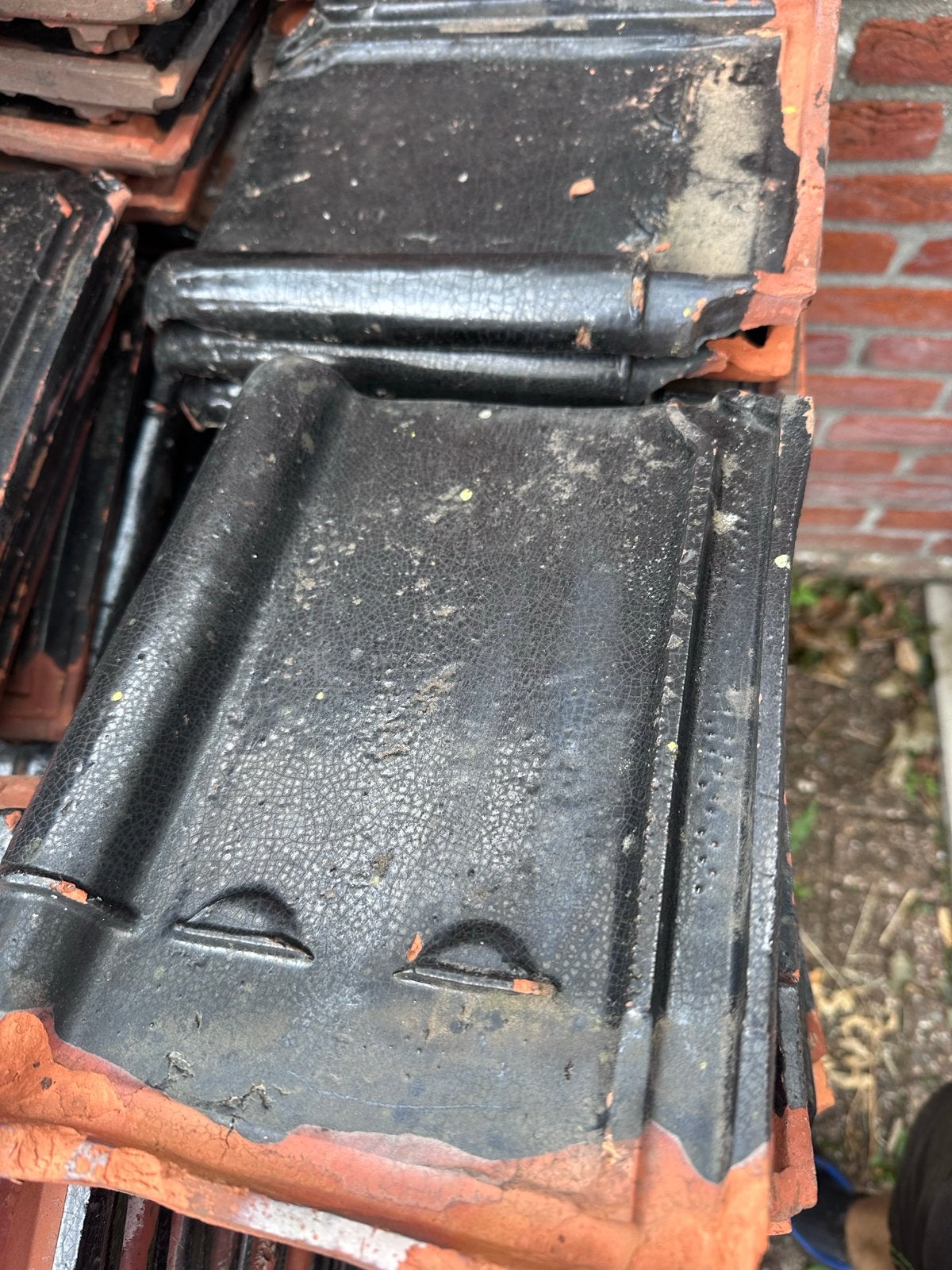 Gratis: Zwarte dakpannen van H.K. Onnes & Co Groningen, Doe-het-zelf en Verbouw, Dakpannen en Dakbedekking, Ophalen, Gebruikt