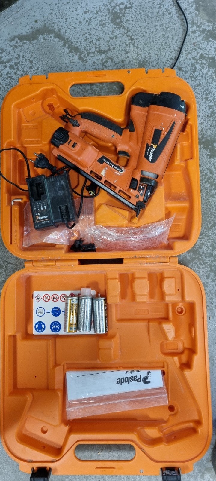 Paslode Impulse IM65a f16 Spijkerpistool met Koffer en Lade, Ophalen of Verzenden, Gebruikt