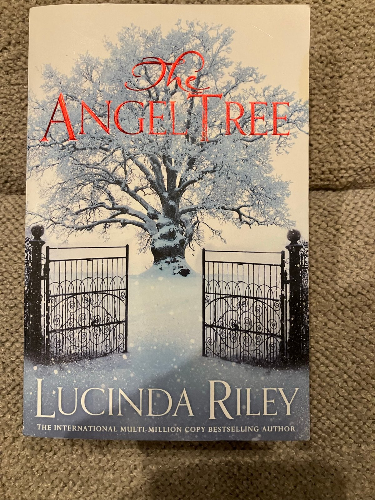 The Angel Tree - Lucinda Riley (Engels), Ophalen of Verzenden, Zo goed als nieuw, Europa overig