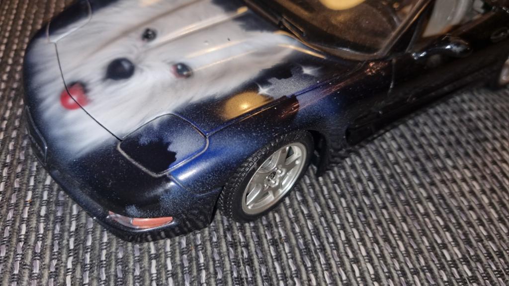 Corvette C5 Cabriolet Schaalmodel - Zwart met Husky Motief, Ophalen of Verzenden, Gebruikt, Auto, Overige merken