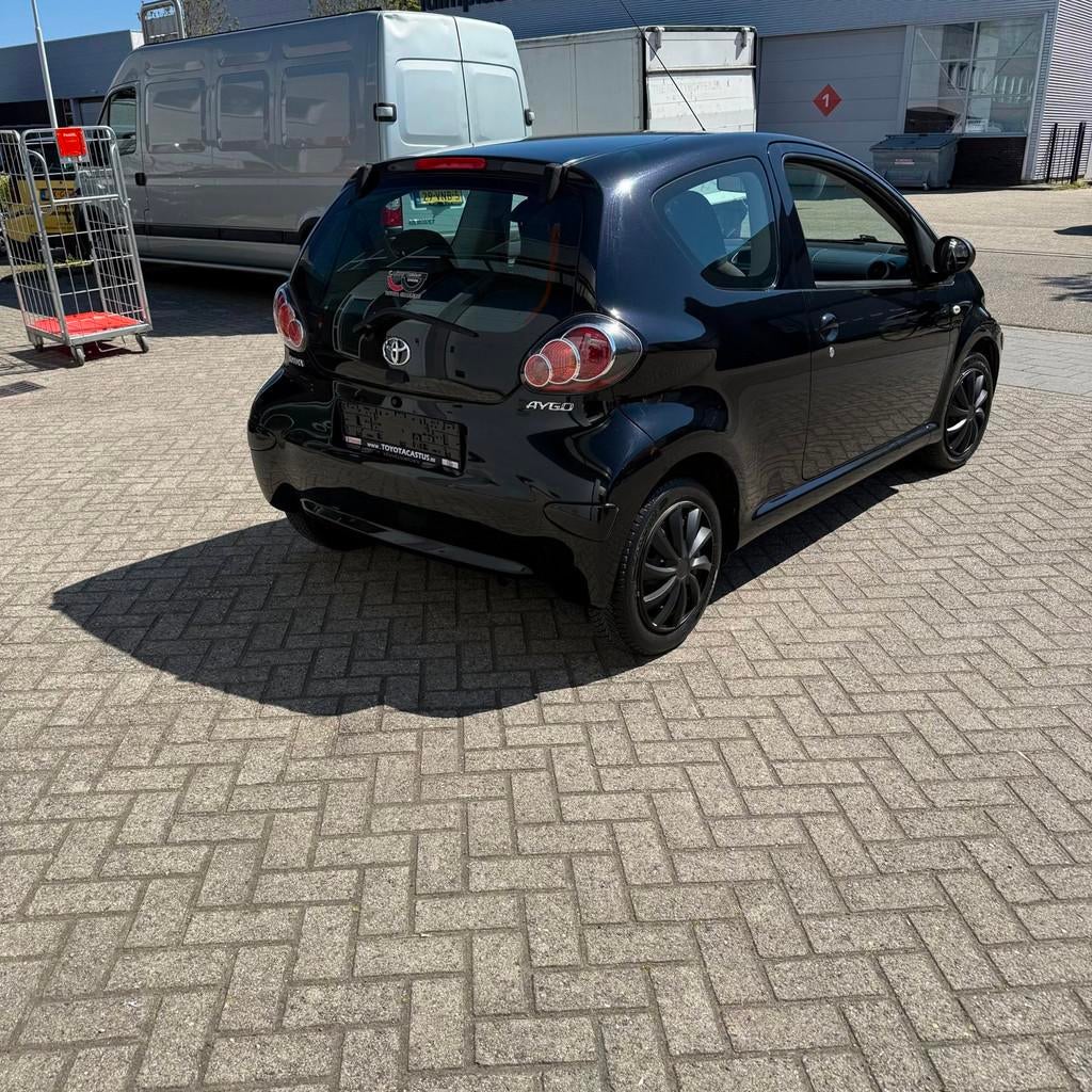 Toyota Aygo 1.0-12V, Auto's, Toyota, Stof, 4 stoelen, Zwart, Handgeschakeld