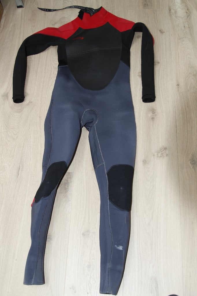 Wetsuit Oneill kids maat 16 5/4 zwart rood 2 Gebruikt, Watersport en Boten, Wetsuit, Kind, Ophalen of Verzenden, Oneill