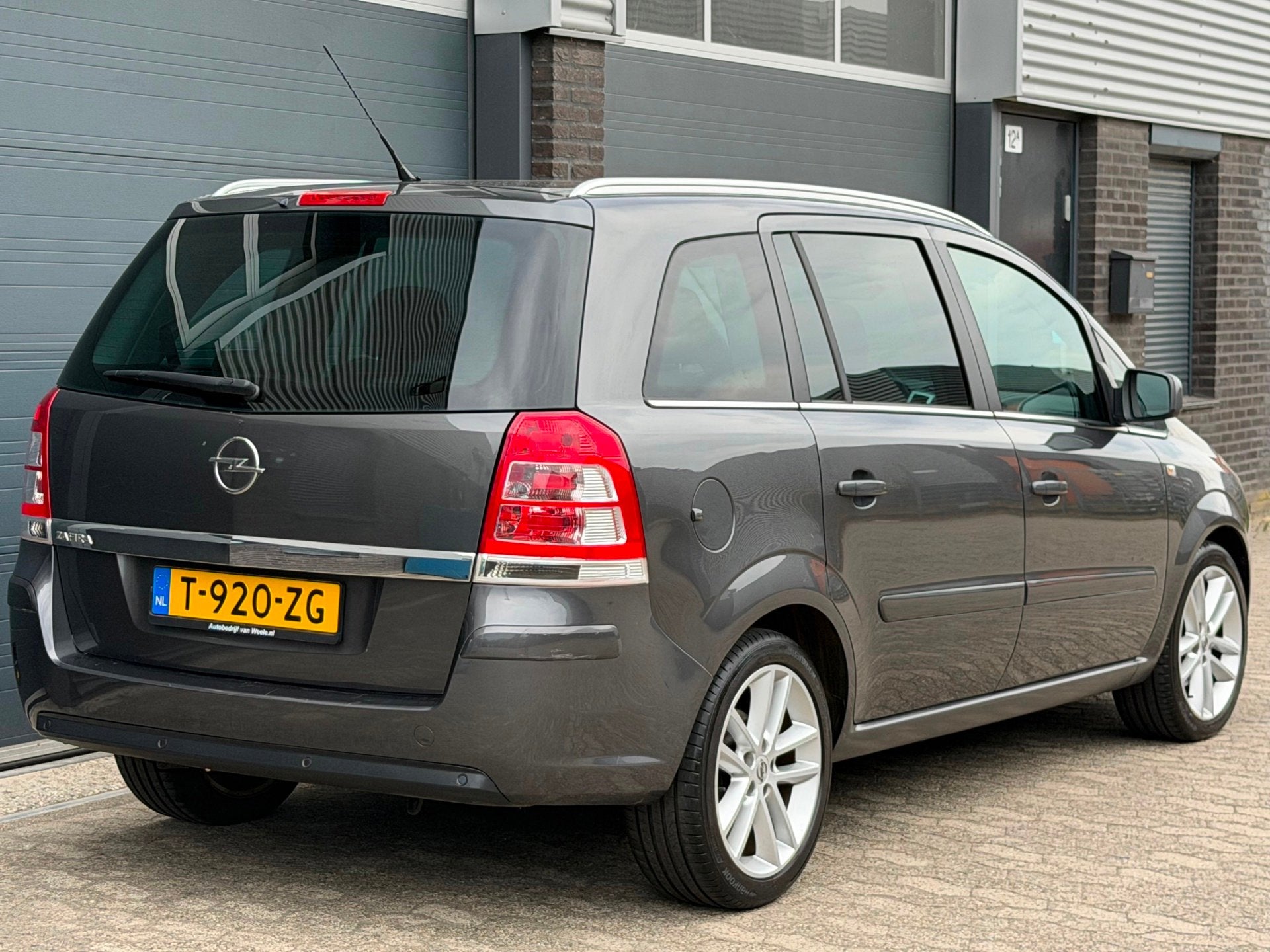 Opel Zafira 1.8 Cosmo OLIE VERBRUIK! AIRCO CRUISE PDC APK, Stof, Gebruikt, Zwart, 4 cilinders