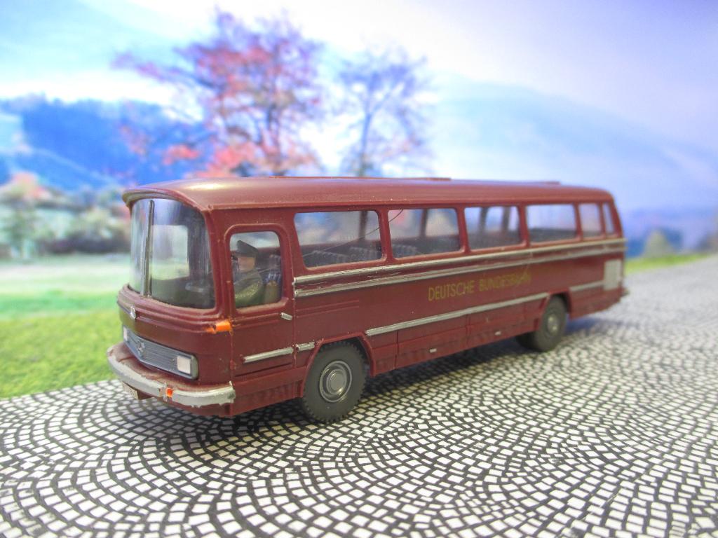 Mercedes Benz O 302-11 RÜn Überlandbus DB bruinrood 709/1/1, Ophalen of Verzenden, Zo goed als nieuw, Bus of Vrachtwagen, Herpa