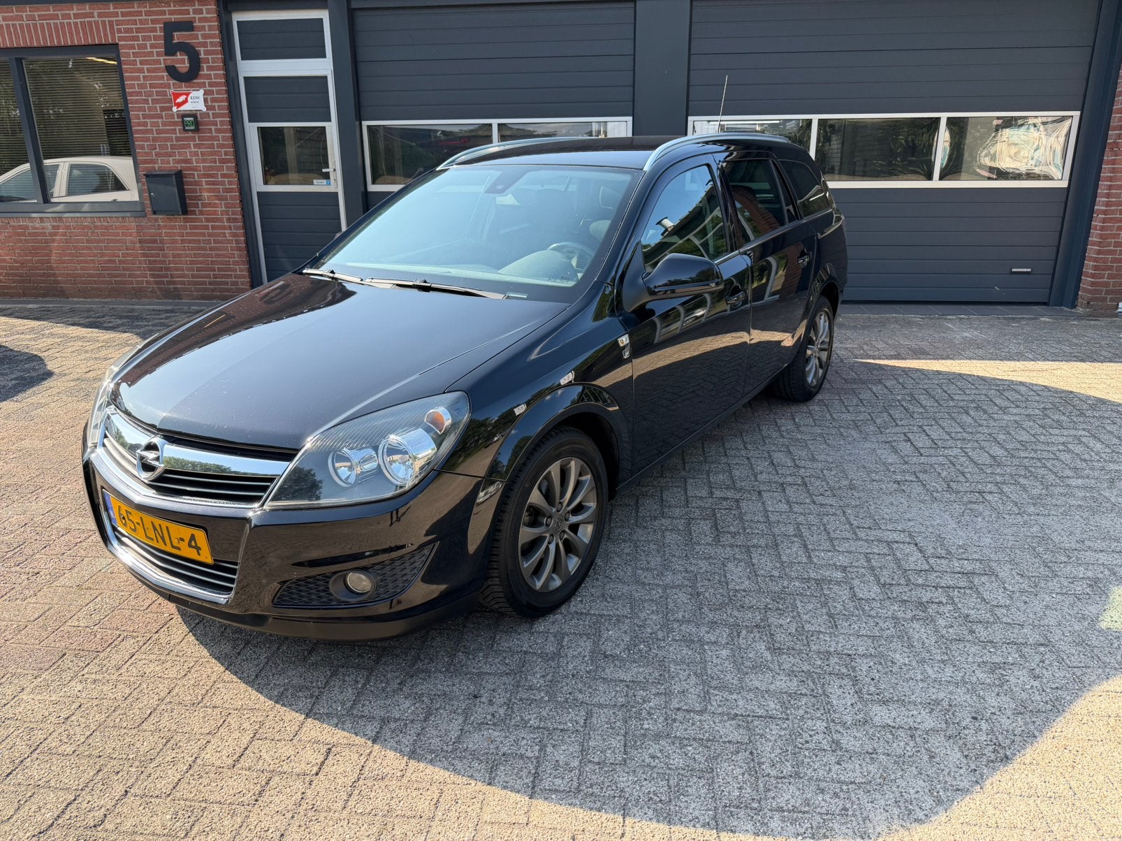Opel Astra 1.6 16V 85KW St.wgn. 2010 111 EDITION|Trekhaak, Auto's, Voorwielaandrijving, Euro 5, Zwart, Zwart