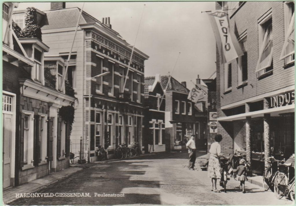Hardinxveld - Giessendam Peulenstraat 1967., Ophalen, 1960 tot 1980, Gelopen, Zuid-Holland