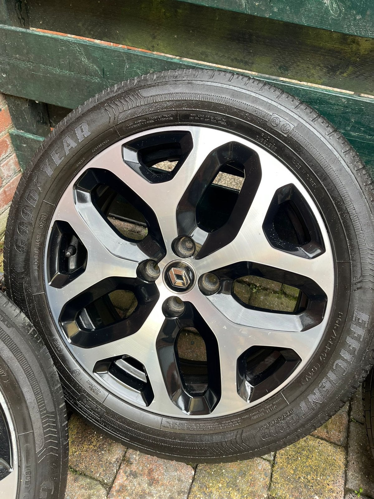 Bi color 4x100 17 inch Renault velgen met banden, Auto-onderdelen, Ophalen, Banden en Velgen, 17 inch, 205 mm