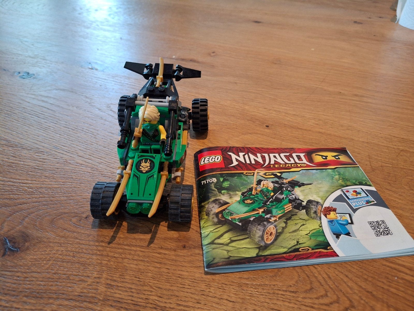 LEGO Ninjago 71700 Jungle Raider met Lloyd Minifiguur