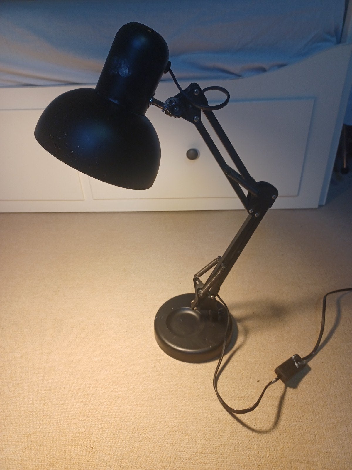 Zwarte verstelbare bureaulamp, Huis en Inrichting, Ophalen, Bureaulamp, Gebruikt, Met schakelaar
