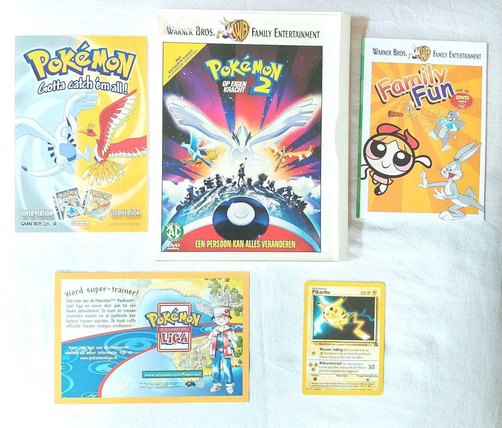 Pokémon 2 dvd + bijbehorende Pikachu Pokemon kaart, Ophalen of Verzenden, Zo goed als nieuw, Losse kaart