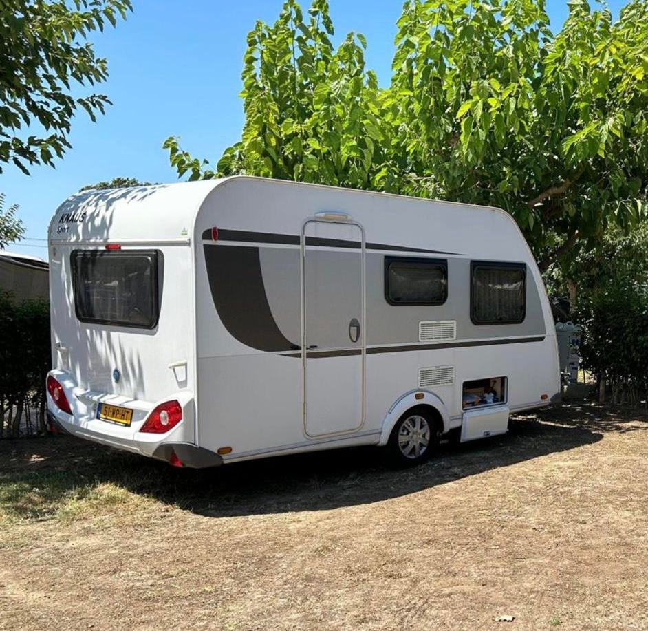 Caravan Knaus Sport 400LK 2017  - € 16.000, Caravans en Kamperen, Caravans, Particulier, tot en met 4, 750 - 1000 kg, Treinzit